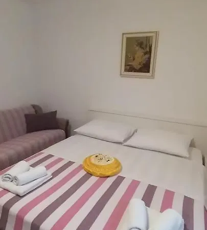 Guest House Ana *